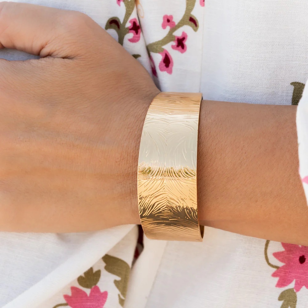 ❤️‍🔥5/$25❤️‍🔥 Coolly Curved Gold Cuff Bracelet